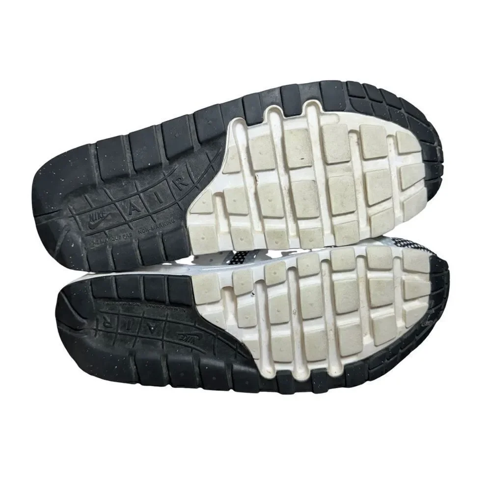 Women’s Nike air max athletic shoes size 6Y black/white